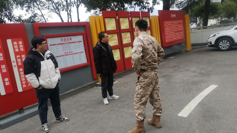 2.28建筑与市政设计部设计人员在隔河岩坝区值守中队营区进行排水系统改造项目现场踏勘